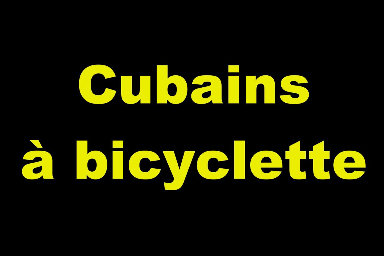Cubains se déplaçant à bicyclette