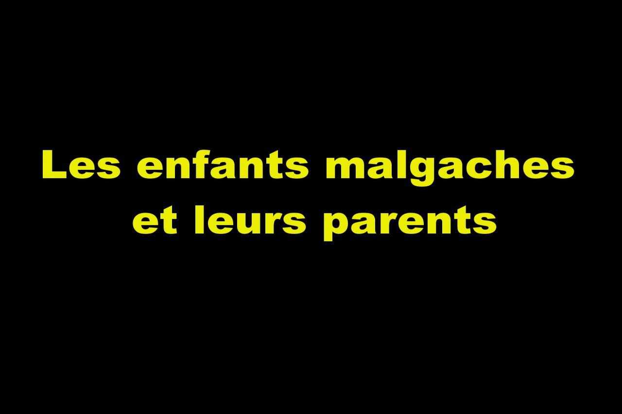 _Les enfants malgaches et leurs parents