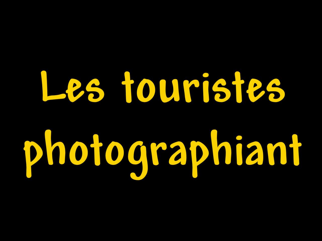 Les touristes photographiant